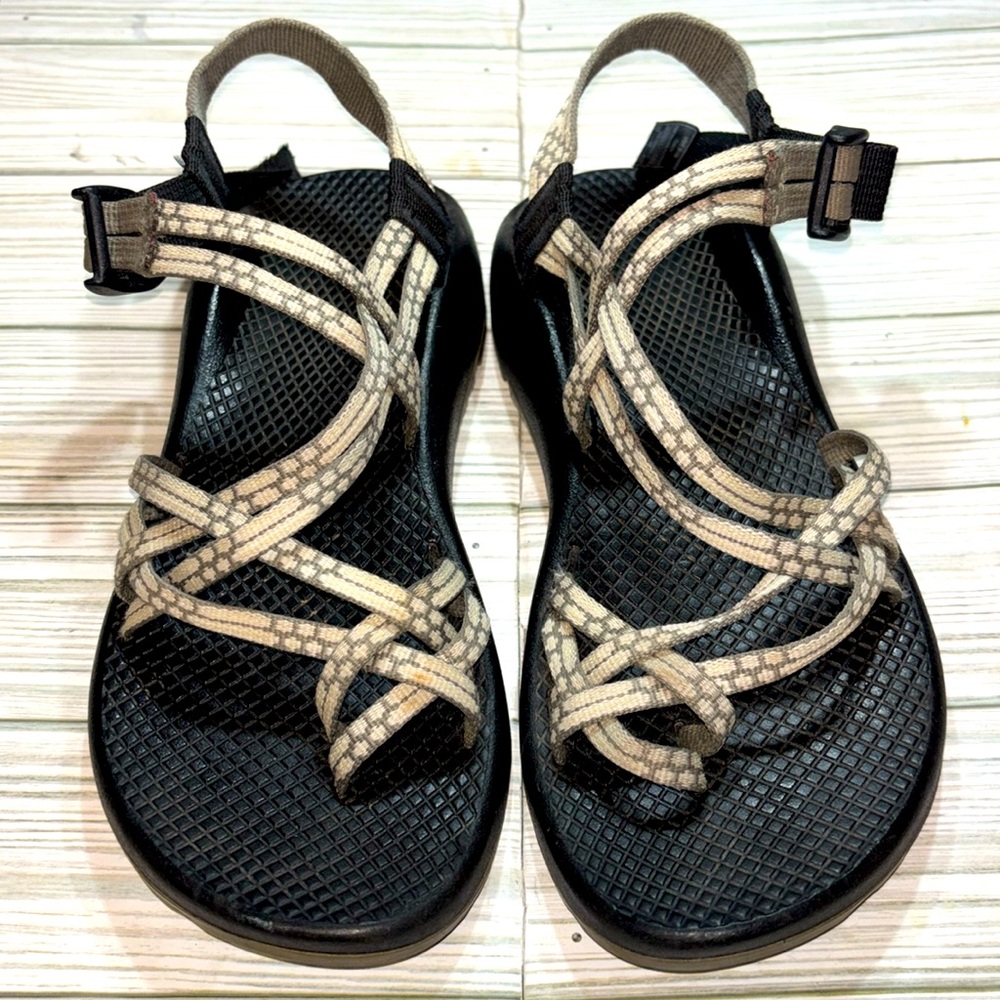 Chaco Gray White Boho Design Sandals Shoes Women’s Size 8 Like New